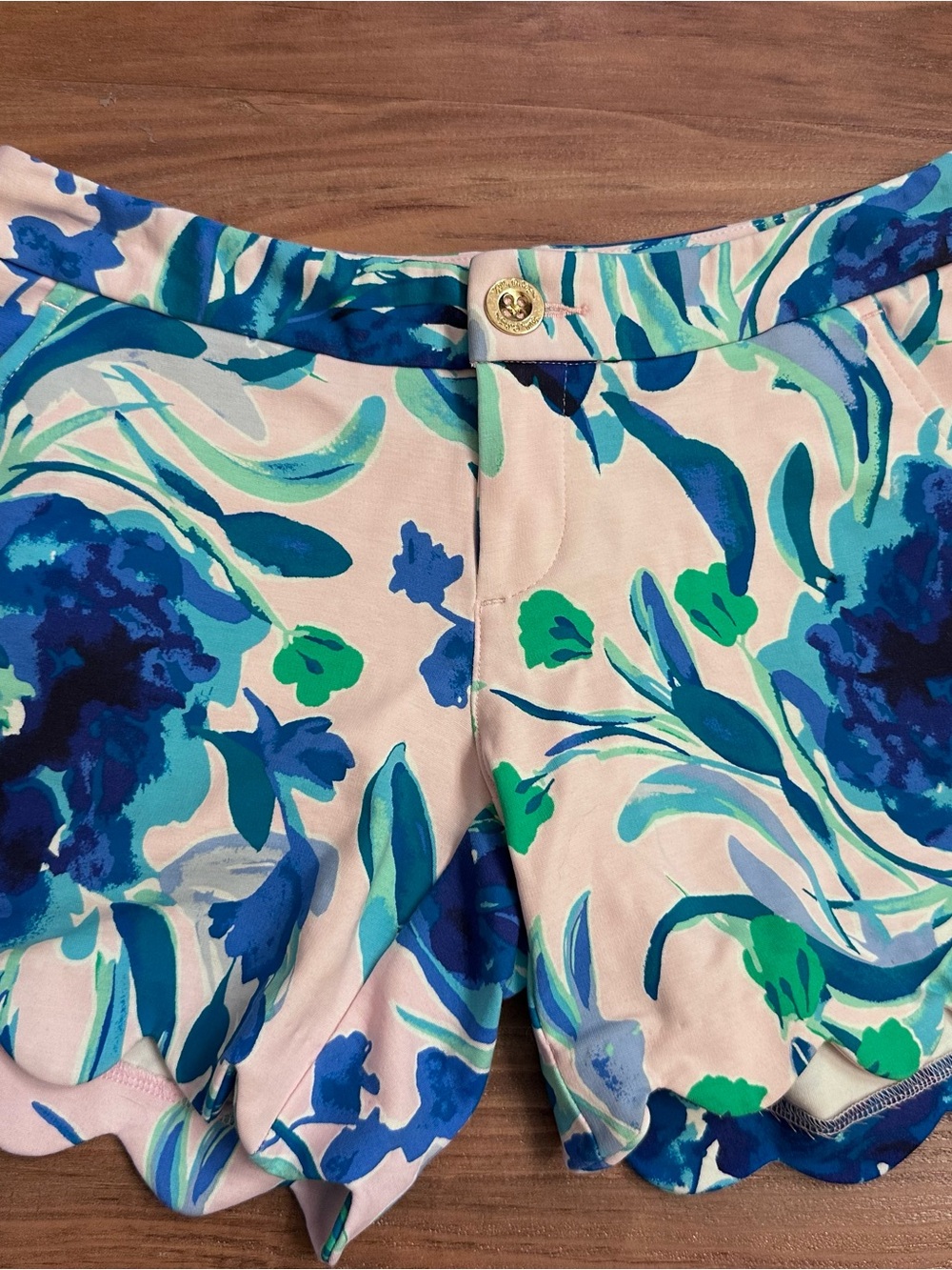 Lilly Pulitzer Floral Scallop Hem Shorts — 00